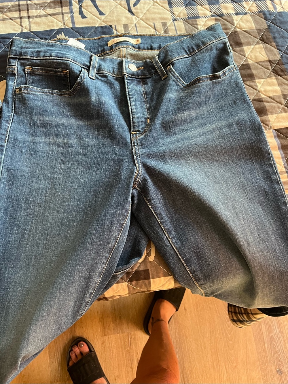 (2) WOMENS LEVI BOTH 31/30 - Picture 3 of 6